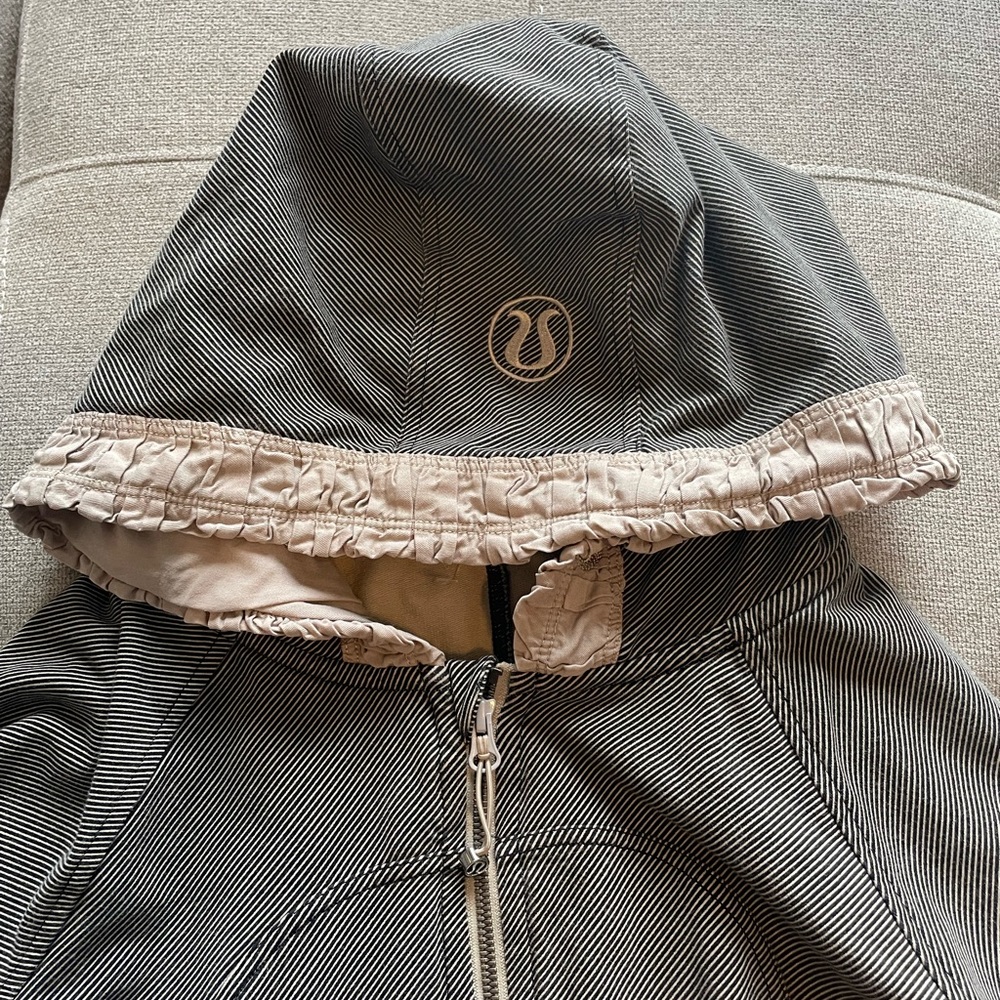 Lululemon full zip sweater size 6